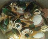 Foto langkah ke 4 dari resep Seafood mix saus padang.