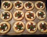 صورة لخطوة 2 من وصفة بيتزا بشكل جديد