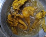 Foto langkah ke 4 dari resep Ayam Goreng Kremes Ala Mbok Berek.