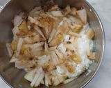A picture of step 2 of Pear Chilli Raita.
