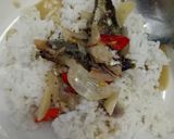Foto langkah ke 7 dari resep Ikan asin kuah santan simpel.