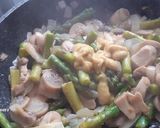 Foto del paso 4 de la receta Butifarras en airfryer con trigueros y champiñones a la mostaza