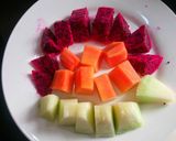 Foto langkah ke 3 dari resep Es Buah MeNaPa (Melon Naga Papaya) Kiko.