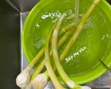 Hình bước làm 1 của món Ngó Môn Xào Tỏi