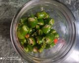 हरी मिर्च का इंस्टेंट अचार (hari mirch ka instant achar recipe in Hindi) रेसिपी चरण 1 फोटो
