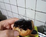 Foto langkah ke 10 dari resep Donat kacang&coklat empuk tanpa telur.
