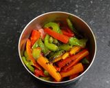 A picture of step 4 of Carrot & capsicum sambharo.
