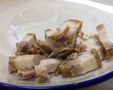 รูปขั้นตอนการทำที่ 2 ของ หมูกรอบผัดคะน้าฮ่องกง