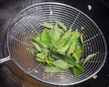 A picture of step 4 of Poha Chivda.