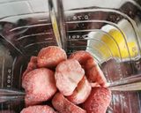 Foto del paso 1 de la receta: Nieve de fresa y limón en la licuadora