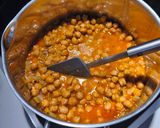 Foto del paso 12 de la receta: Guardia civiles con chaquetones Rápidos (garbanzos con acelgas)