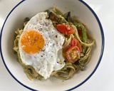 รูปขั้นตอนการทำที่ 4 ของ เฟตตูชินี่ซอสเพสโต้จากผักวอร์เตอร์เครส🥬🍄🍅🍝