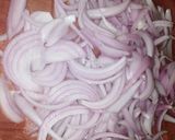 صورة لخطوة 1 من وصفة بصل مجفف في البيت