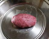 A picture of step 2 of Beetroot Rose Mathri.