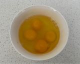 A picture of step 1 of Omurice (Japanese omelette rice).