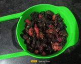 A picture of step 1 of Mulberry Mint Cooler / Shahtoot ka Sharbat.