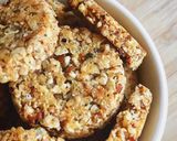 Foto del paso 1 de la receta: Galletitas de parmesano, avena y nueces
