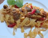 A picture of step 4 of Egg Fettuccine with Caesar's Mushrooms.