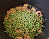 Foto del paso 4 de la receta: Pasta con pollo y chícharos