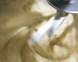 Foto del paso 3 de la receta: Bizcocho marmolado de plátano, pera y chocolate 🍌🍐 🍫
