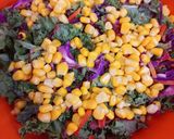 Foto del paso 1 de la receta: Choclo 🌽en Ensalada con Kale y Queso
