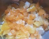 Foto del paso 2 de la receta: Bizcochuelo multifruta con yogurt