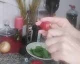 Foto del paso 1 de la receta Ensalada de espinacas y fresas