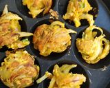 A picture of step 4 of Kadhi Pakoda.