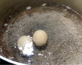 Hình bước làm 2 của món Rau Cải Bẹ Xanh Luộc Chấm Nước Mắm Dầm Trứng Lòng Đào