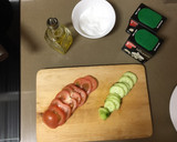 Foto del paso 1 de la receta: Ensalada de tomate y pepino