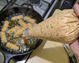 Foto del paso 3 de la receta: Palitos de Salmón con Arroz y Tajadas de Plátano