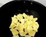 A picture of step 2 of Fried potatoes 🥔🥔.