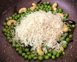 A picture of step 6 of Green Peas Pulao.