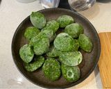 A picture of step 3 of Spinach saag.