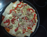 Foto del paso 2 de la receta: Pizza de atún, champiñones y pimiento morrón