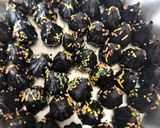 A picture of step 4 of Oreo Biscuit Chocolate Modak.
