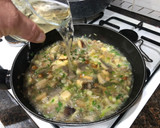 Foto del paso 5 de la receta: Setas salteadas con ajetes tiernos y solomillo de pechuga de pollo