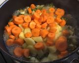 Une image de l'étape 5 de Soupe au chou carottes pommes de terre saucisse fumée et persil.