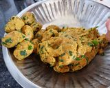 A picture of step 2 of Fried dhebra puri / methi puri.