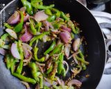 कॅफे स्टाइल  ग्रिल ‌‌ सँडविच (cafe style grill sandwich recipe in marathi) रेसिपी स्टेप 3 फोटो 