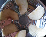  ஆப்பிள் பஜ்ஜி (புது விதமான இனிப்பு சுவையுடன்) (Apple bajji recipe in tamil) ரெசிபி ஸ்டேப் 1 புகைப்படம்
