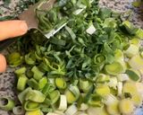 Une image de l'étape 3 de QUICHE 🪺🍃SANS PÂTE 🌶️🧅AUX POIREAUX🫑🧅🧄.