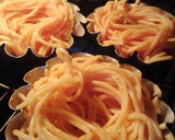 Foto del paso 4 de la receta: Nidos de espaguetis con longaniza fresca