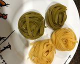 Foto del paso 1 de la receta: Tagliateles al pesto con pechuga de pollo y bolas de mozzarella