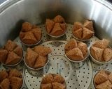 Foto langkah ke 3 dari resep Bolu kukus coklat 1 telur.