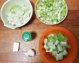 Foto del paso 1 de la receta: Crema de apio con poro y chayote