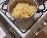 Fehér, hagymás, krumplis tészta szélesmetélttel recept fázis 7 fotója