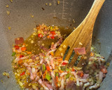 Foto del paso 2 de la receta: Huevos duros con tomate y bacon. Olla GM