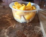 Foto langkah ke 1 dari resep Salad buah mangga pisang.