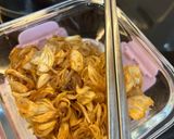 Hình bước làm 2 của món Phở Cuốn Trứng Cút Sa Tế Mỡ Hành